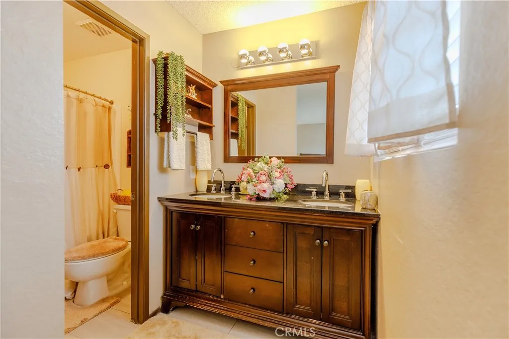 2124 Snowberry Court, Simi Valley, California 93063 home-pic-14