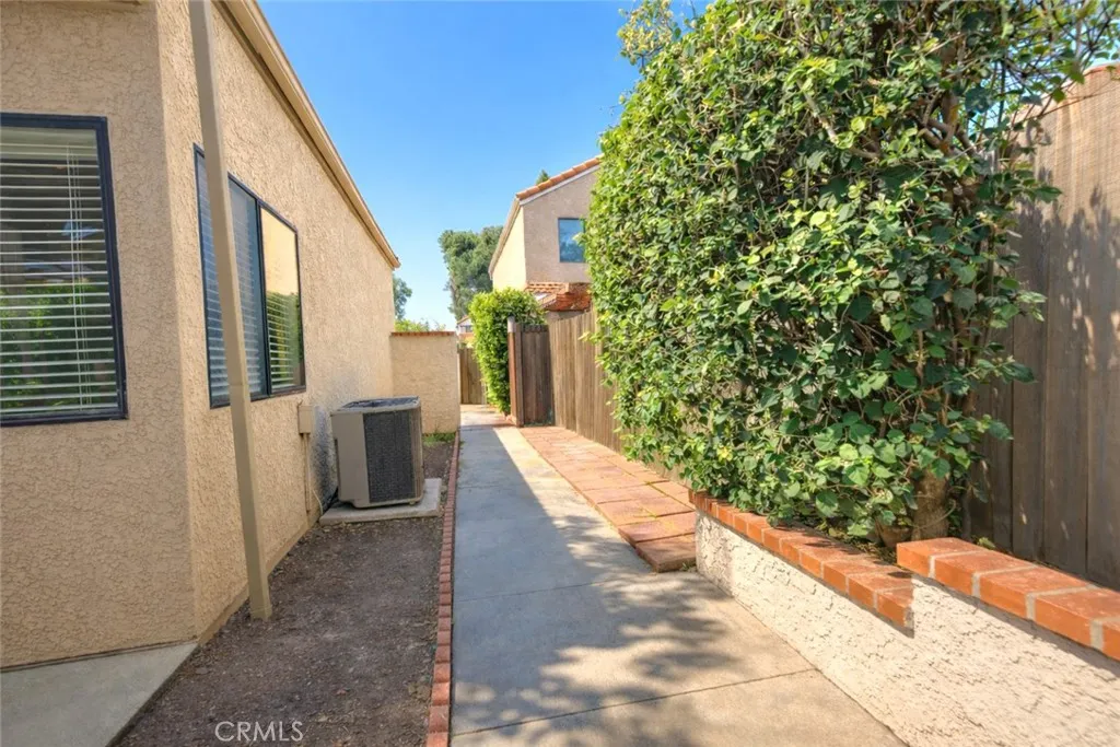 2124 Snowberry Court, Simi Valley, California 93063 home-pic-23