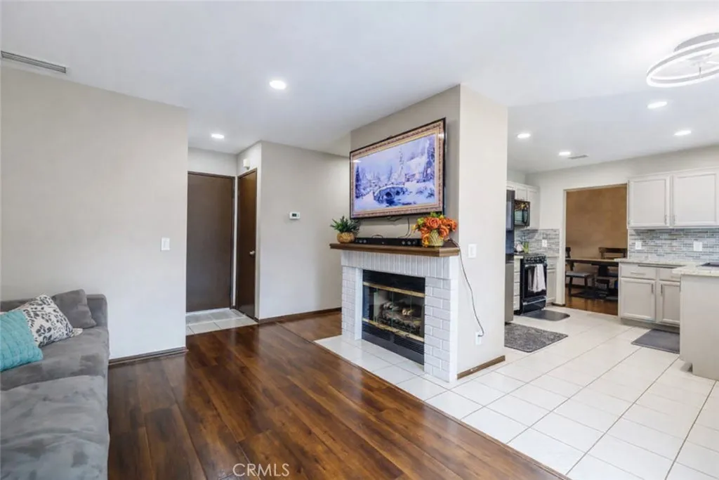 2124 Snowberry Court, Simi Valley, California 93063 home-pic-8