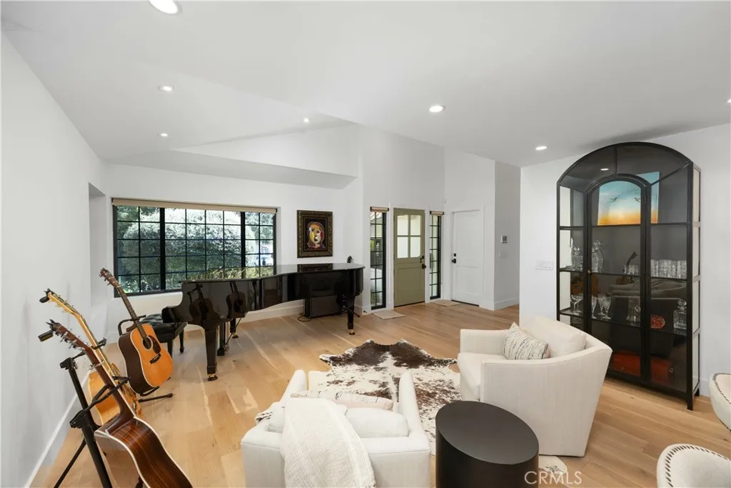589 W Grandview Avenue, Sierra Madre, California 91024 home-pic-14