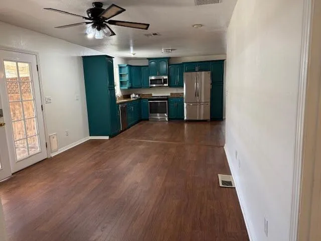 Family Room into Kiichen