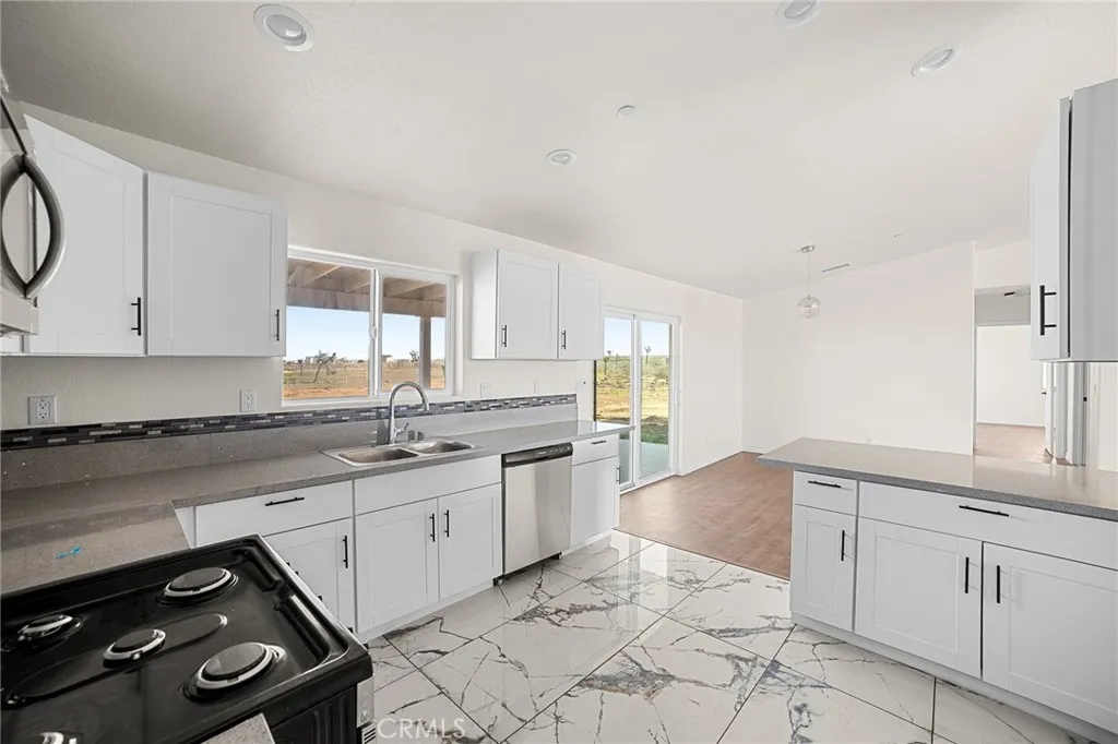 12275 Barbet, Phelan, California 92371 home-pic-21