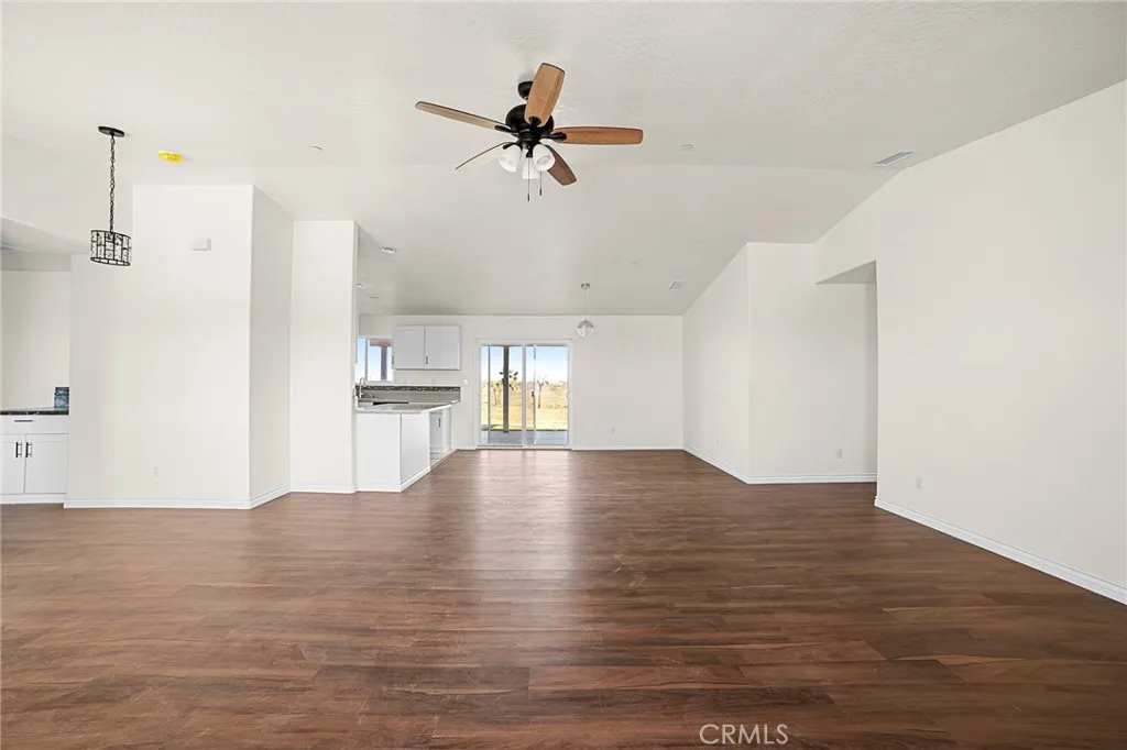 12275 Barbet, Phelan, California 92371 home-pic-17