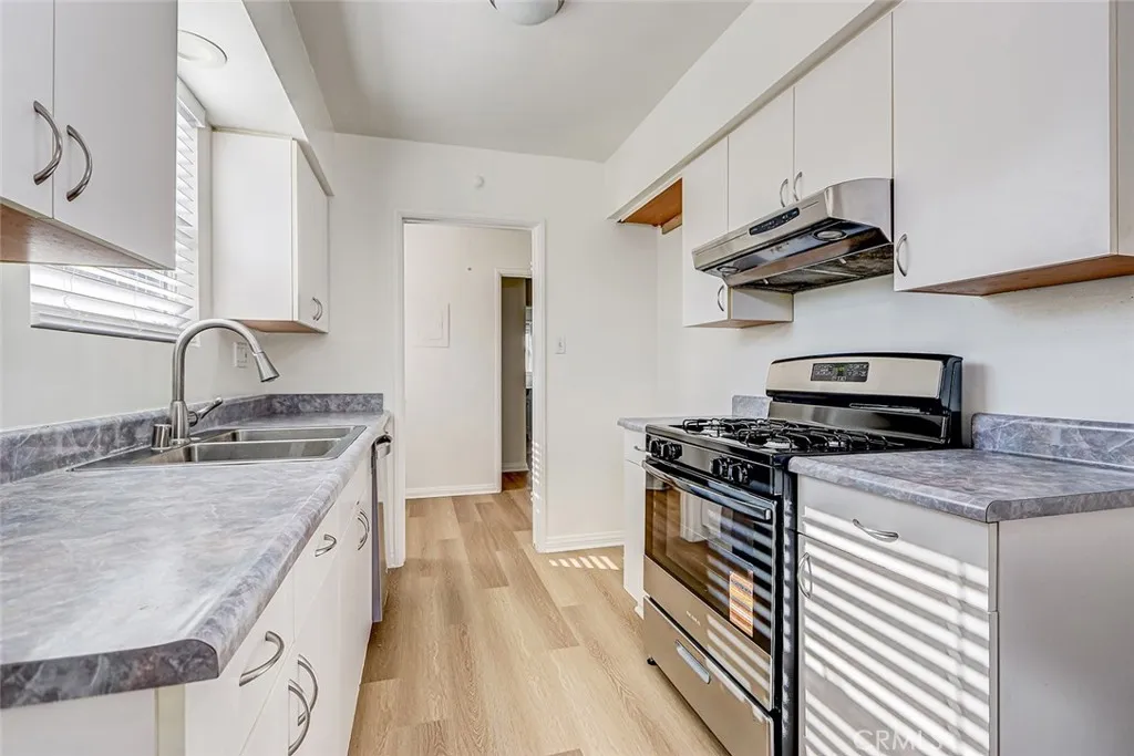 1428 Ocean Park, Santa Monica, California 90405 home-pic-11