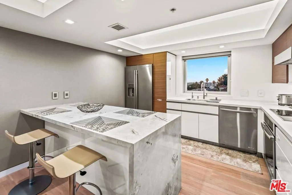13700 Marina Pointe Drive 617, Marina Del Rey, California 90292 home-pic-2