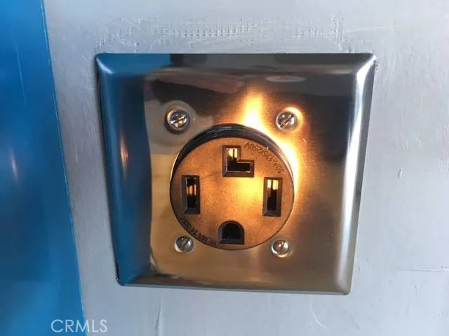 240 Volt NEMA 14-30R 30 Amp charging receptacle