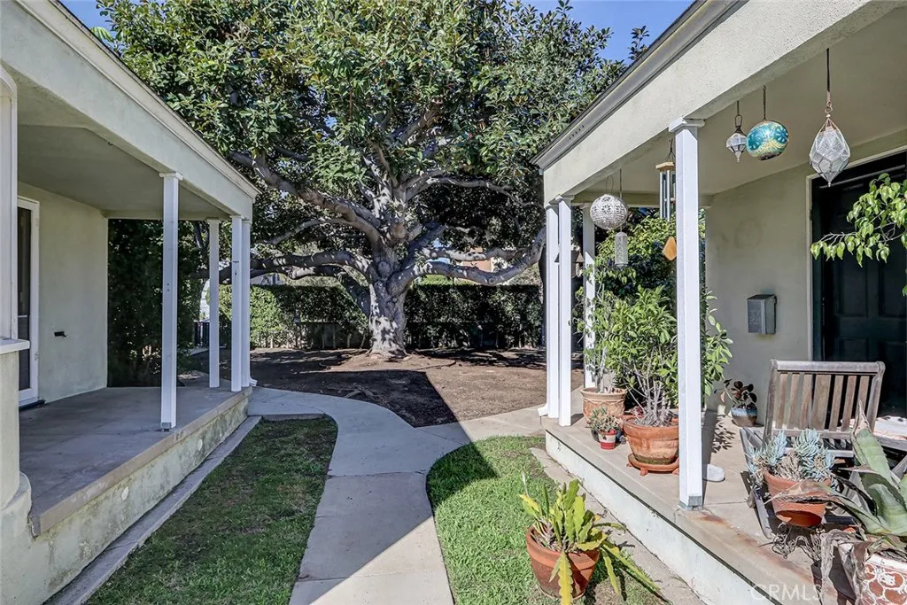 1502 Ocean Park, Santa Monica, California 90405 home-pic-2