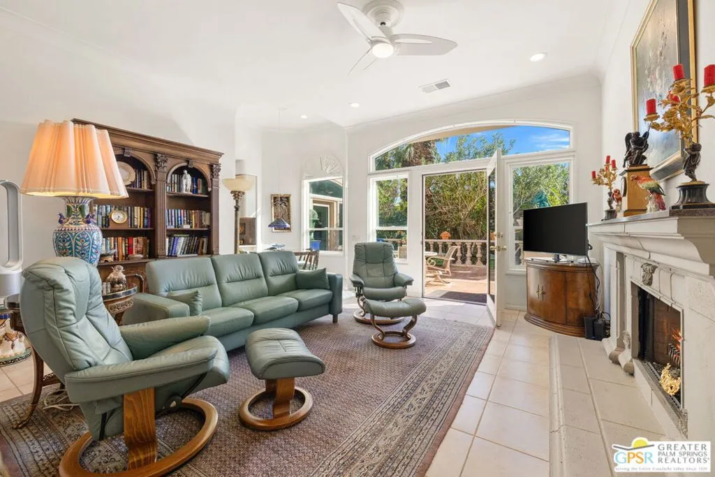 18 Cahuilla Hills Drive, Palm Springs, California 92264 home-pic-22