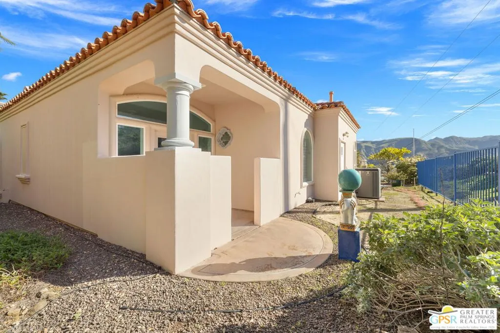 18 Cahuilla Hills Drive, Palm Springs, California 92264 home-pic-34