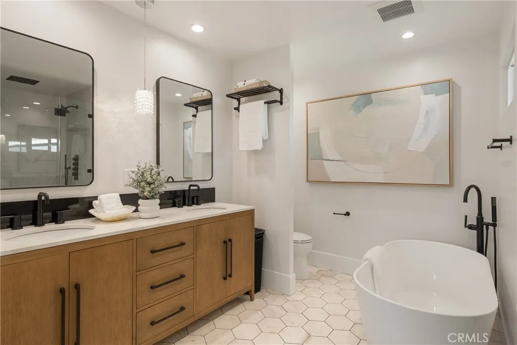 2187 Meyer Place, Costa Mesa, California 92627 home-pic-24