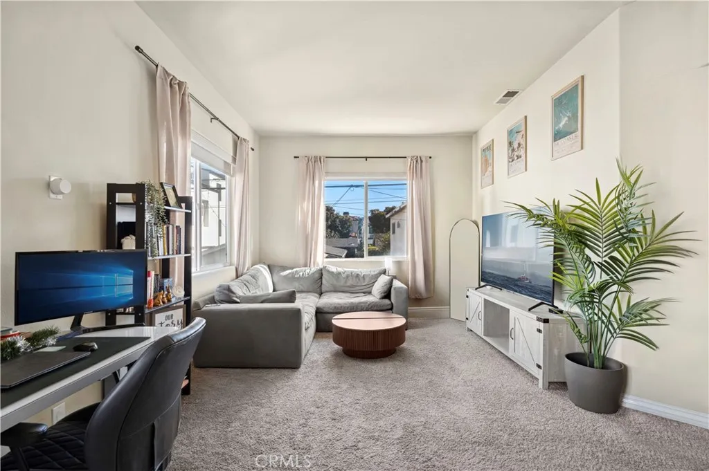 710 1/2 Marigold, Corona Del Mar, California 92625 home-pic-3