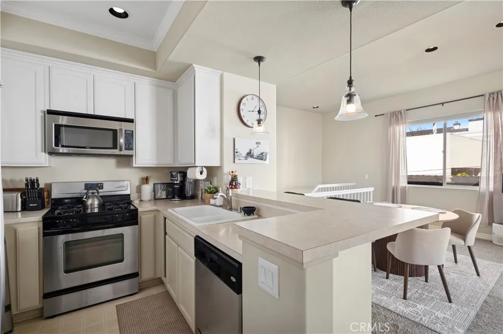 710 1/2 Marigold, Corona Del Mar, California 92625 home-pic-8