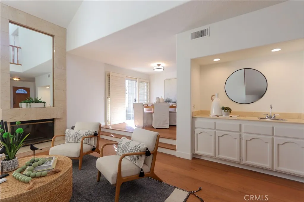 651 Wakefield Court 102, Long Beach, California 90803 home-pic-8