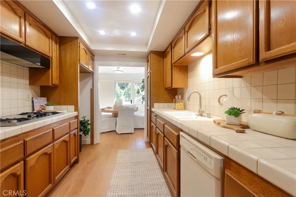 651 Wakefield Court 102, Long Beach, California 90803 home-pic-18