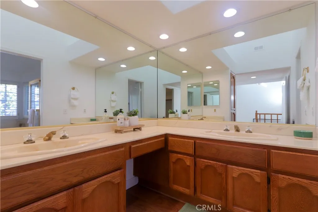 651 Wakefield Court 102, Long Beach, California 90803 home-pic-28