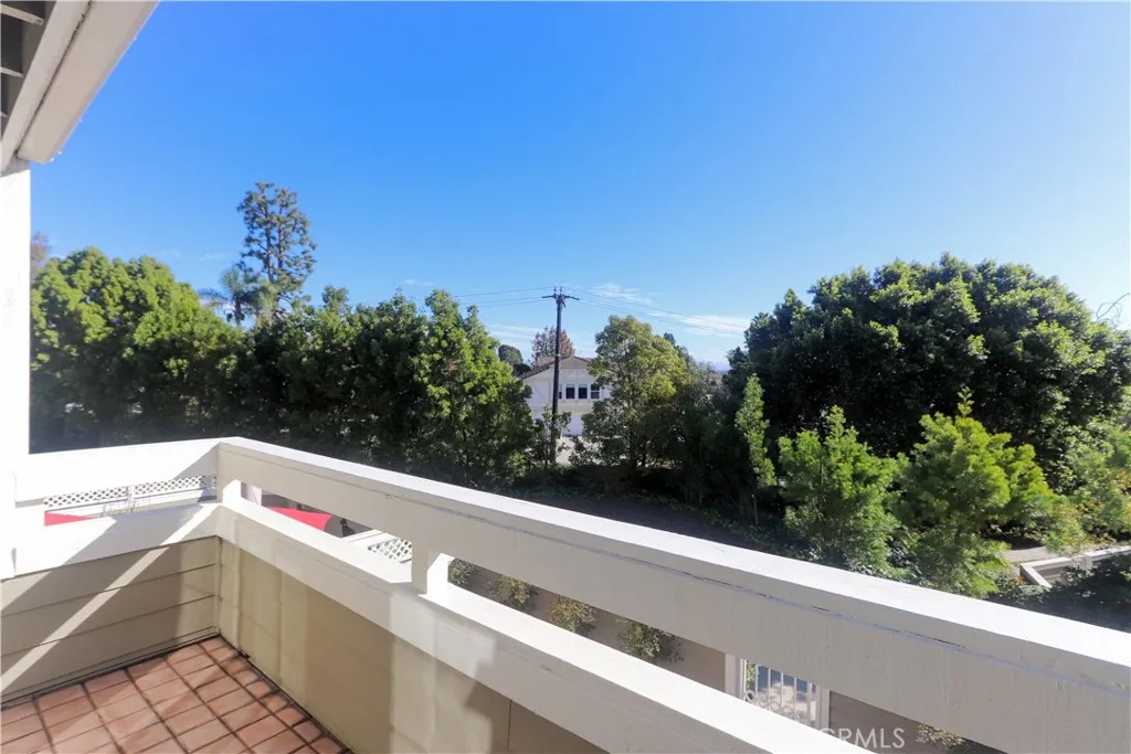 651 Wakefield Court 102, Long Beach, California 90803 home-pic-31