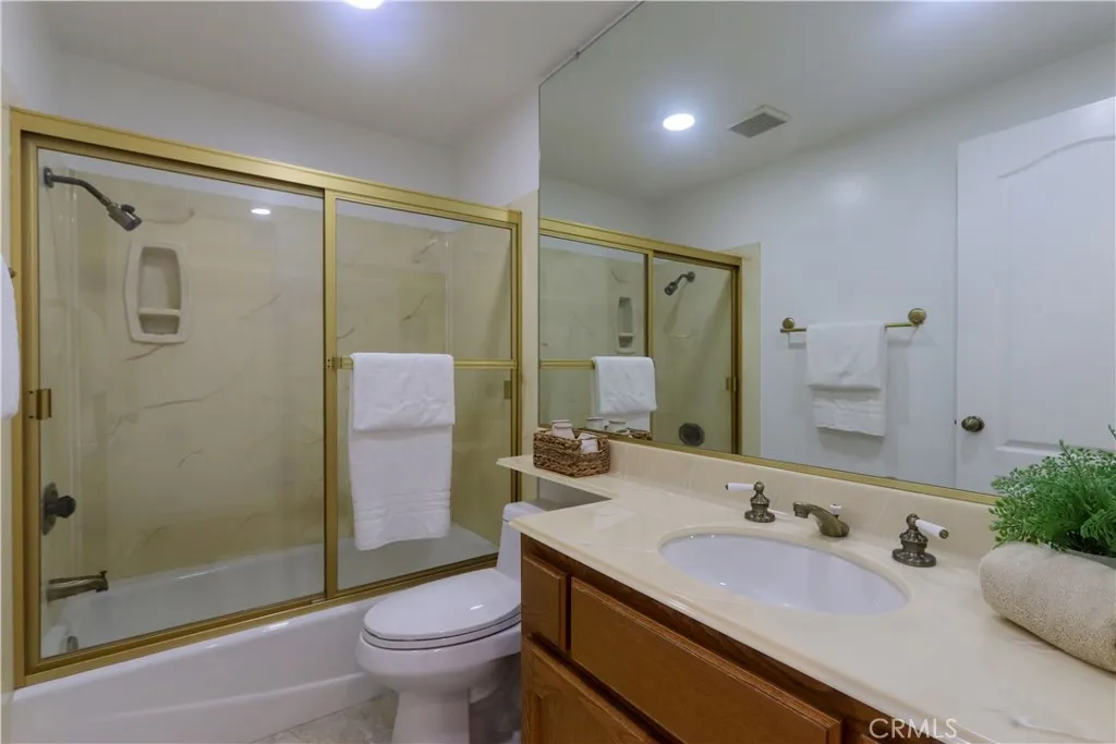651 Wakefield Court 102, Long Beach, California 90803 home-pic-24