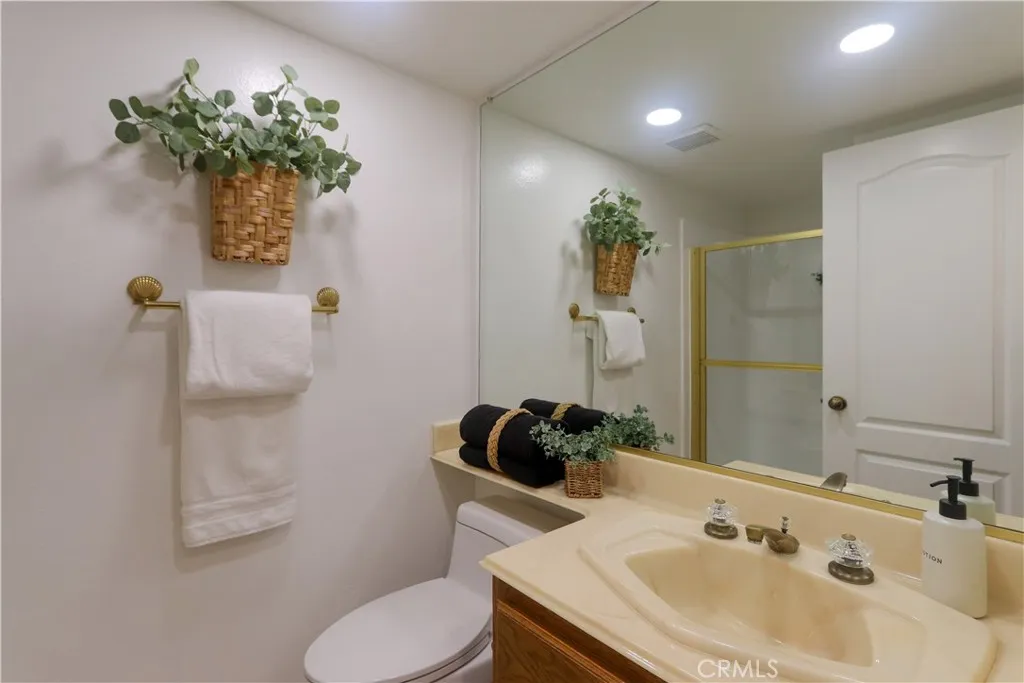 651 Wakefield Court 102, Long Beach, California 90803 home-pic-34