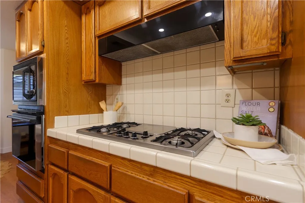 651 Wakefield Court 102, Long Beach, California 90803 home-pic-16