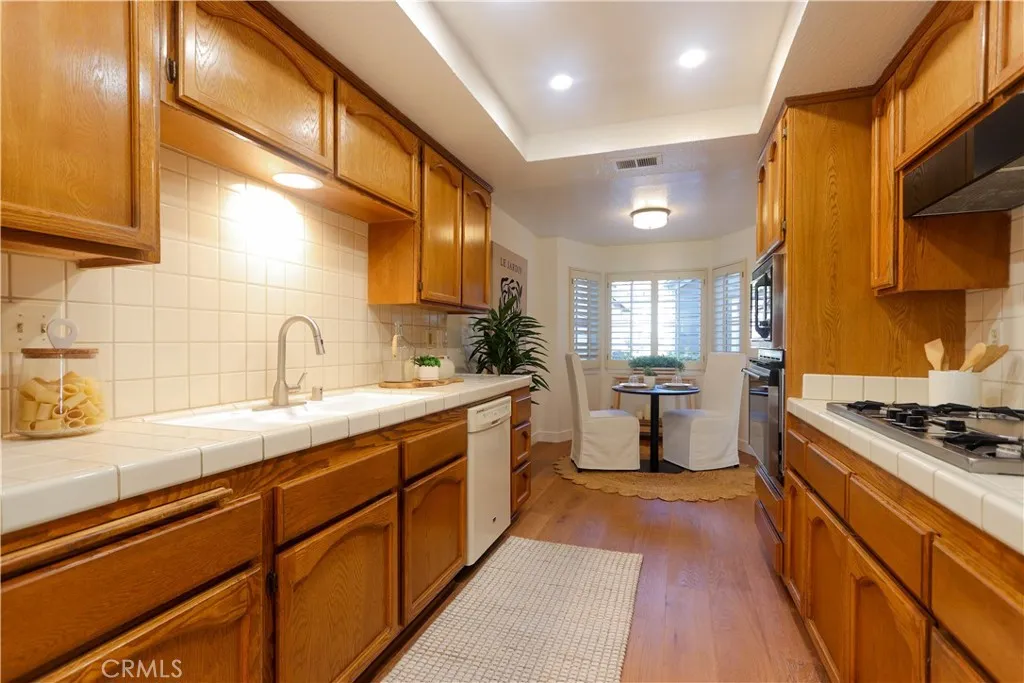 651 Wakefield Court 102, Long Beach, California 90803 home-pic-19
