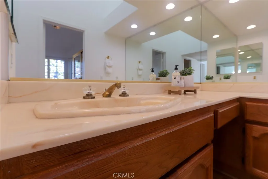 651 Wakefield Court 102, Long Beach, California 90803 home-pic-23