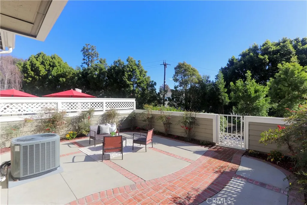 651 Wakefield Court 102, Long Beach, California 90803 home-pic-22
