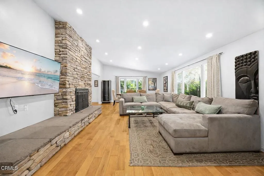 5524 Ocean View Boulevard, La Canada Flintridge, California 91011 home-pic-2