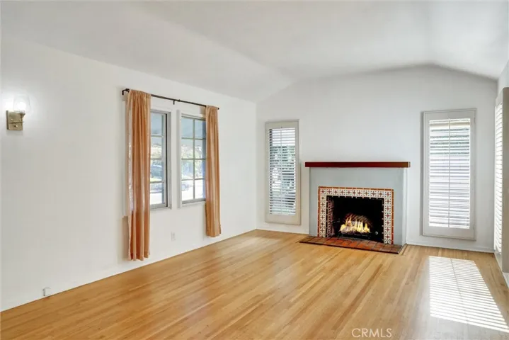 1185 Hauser Boulevard, Los Angeles, California 90019