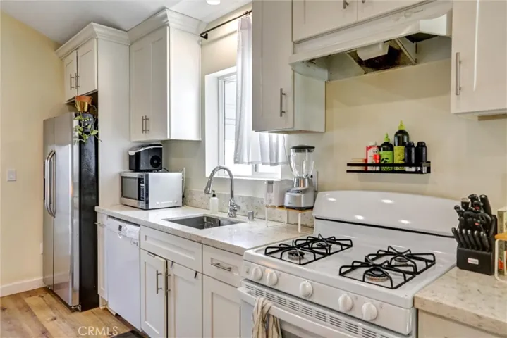 1185 Hauser Boulevard, Los Angeles, California 90019