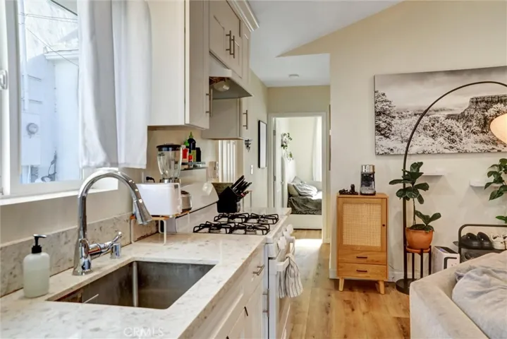 1185 Hauser Boulevard, Los Angeles, California 90019