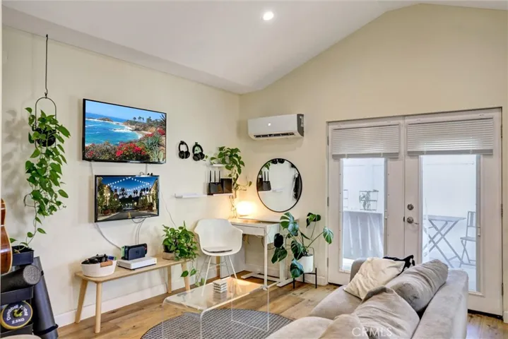 1185 Hauser Boulevard, Los Angeles, California 90019