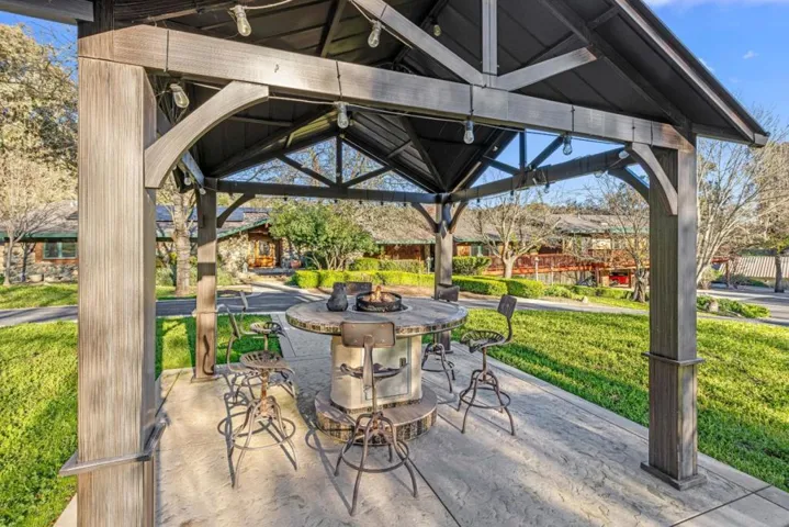 6915 Redwood Retreat Road, Gilroy, California 95020