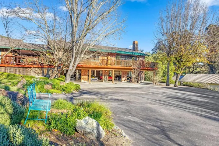 6915 Redwood Retreat Road, Gilroy, California 95020
