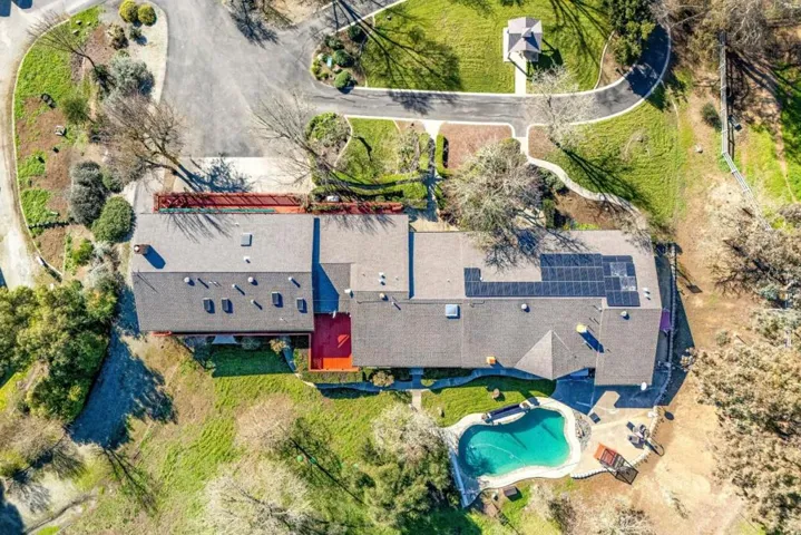 6915 Redwood Retreat Road, Gilroy, California 95020