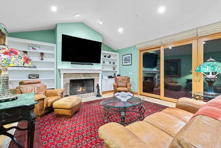 6915 Redwood Retreat Road, Gilroy, California 95020