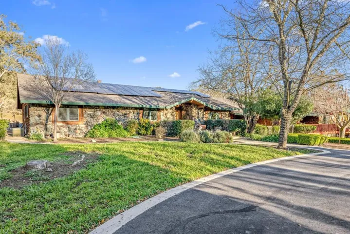 6915 Redwood Retreat Road, Gilroy, California 95020