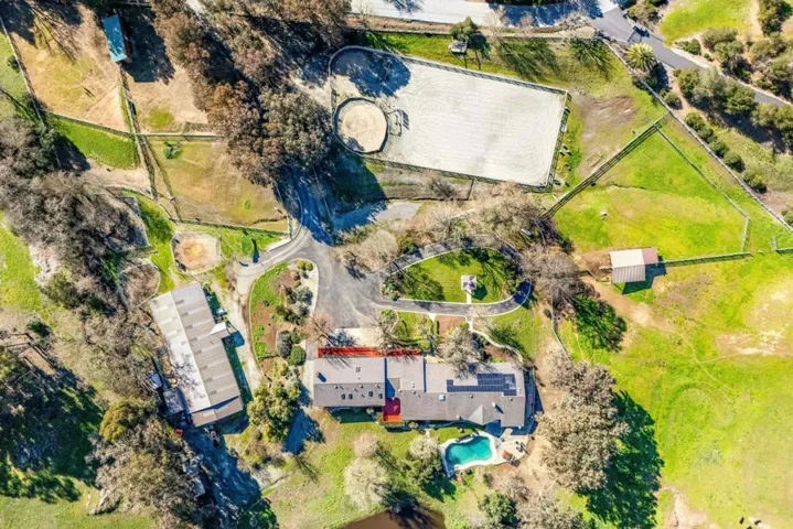 6915 Redwood Retreat Road, Gilroy, California 95020