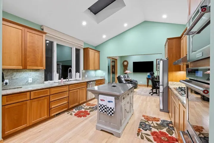 6915 Redwood Retreat Road, Gilroy, California 95020