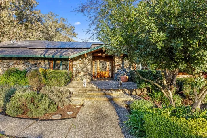 6915 Redwood Retreat Road, Gilroy, California 95020