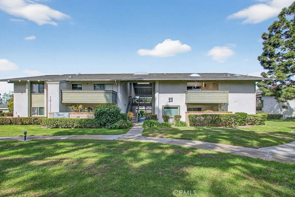 8777 Coral Springs Court 8c, Huntington Beach, California 92646 home-pic-1
