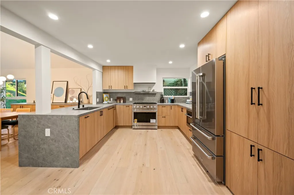 3947 Sumac Drive, Sherman Oaks, California 91403 home-pic-1
