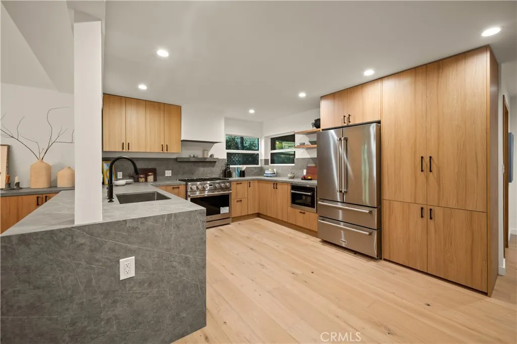 3947 Sumac Drive, Sherman Oaks, California 91403 home-pic-10