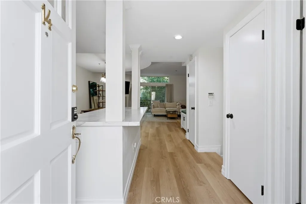 5107 Coldwater Canyon 14, Sherman Oaks, California 91423 home-pic-2