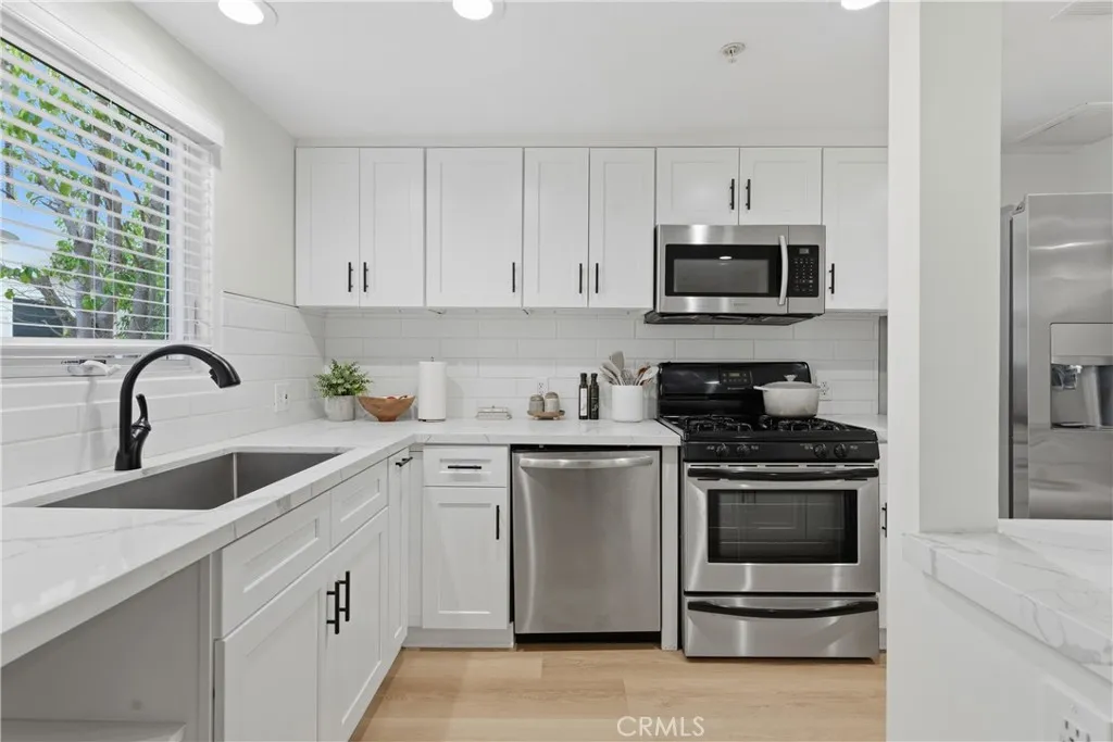 5107 Coldwater Canyon 14, Sherman Oaks, California 91423 home-pic-4