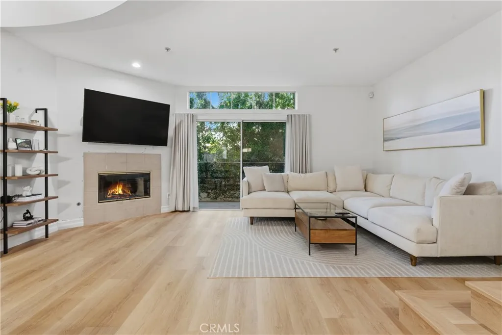 5107 Coldwater Canyon 14, Sherman Oaks, California 91423 home-pic-1