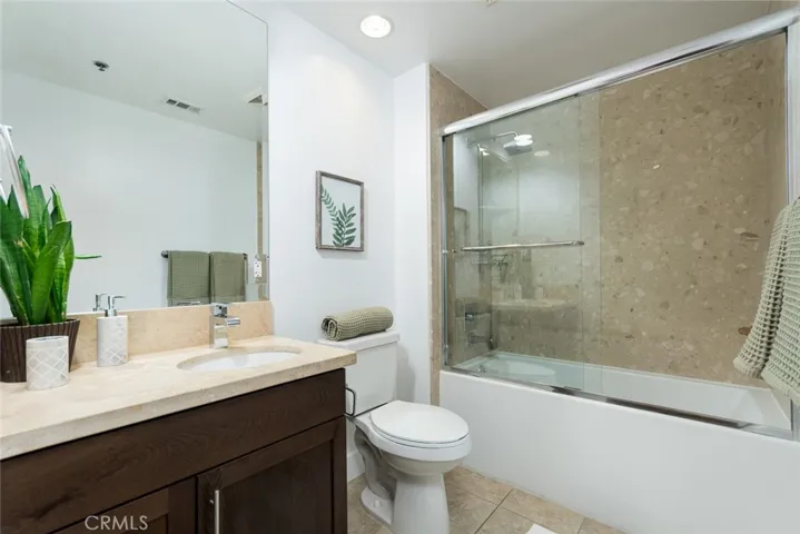 En-Suite Bath for Bedroom 1