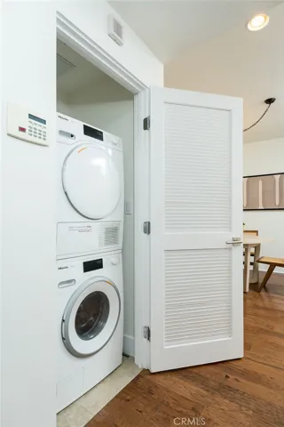 Laundry - Full Size Washer & Dryer