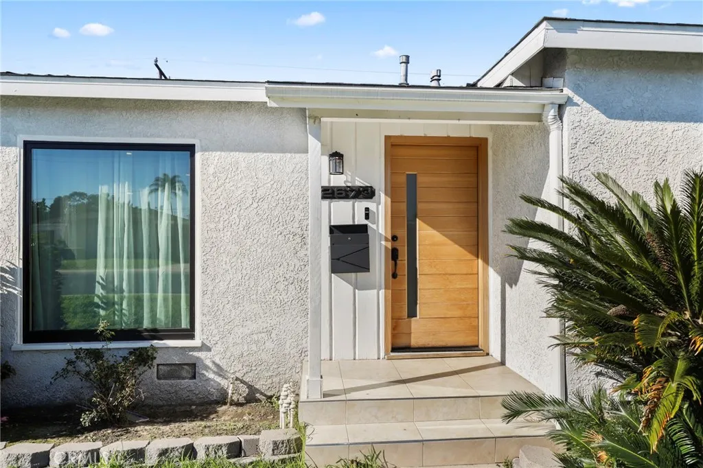 2673 Regway Avenue, Long Beach, California 90810 home-pic-3