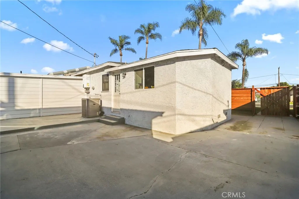 2673 Regway Avenue, Long Beach, California 90810 home-pic-31