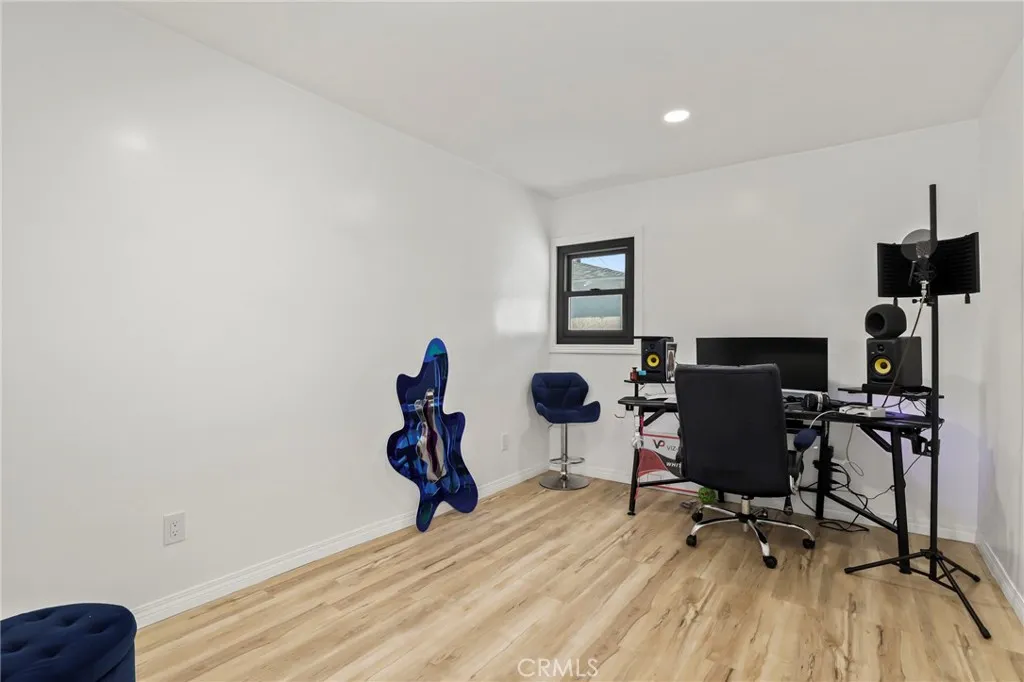 2673 Regway Avenue, Long Beach, California 90810 home-pic-13